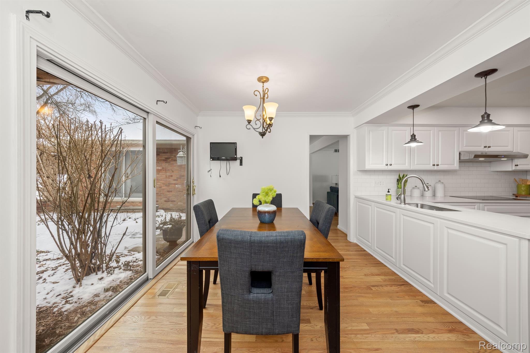 1206 CEDARHOLM Lane