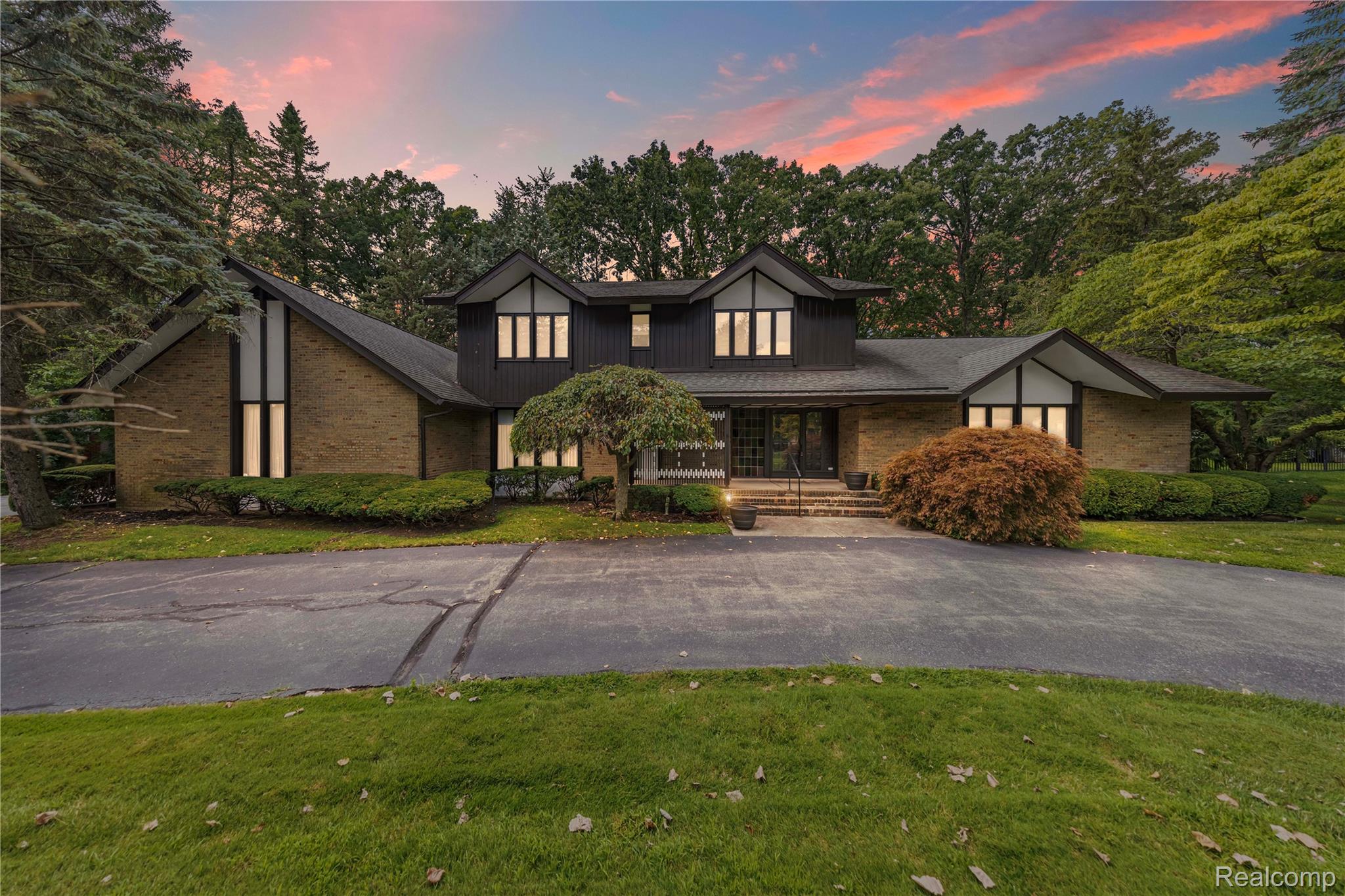 1287 Charrington Road
