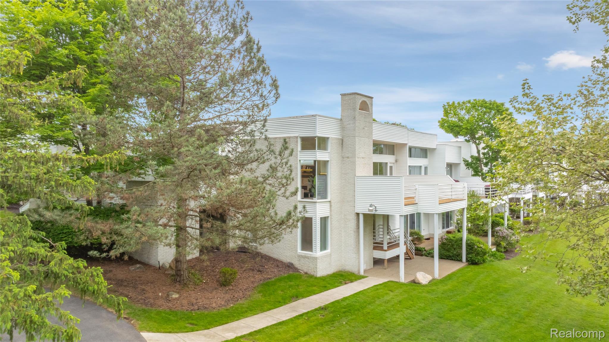 1752 Alexander Drive