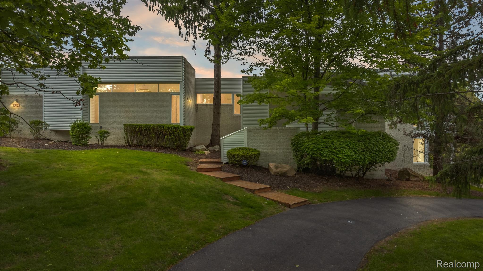 1752 Alexander Drive