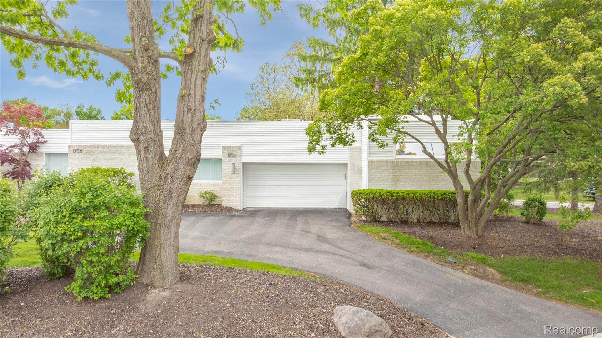 1752 Alexander Drive
