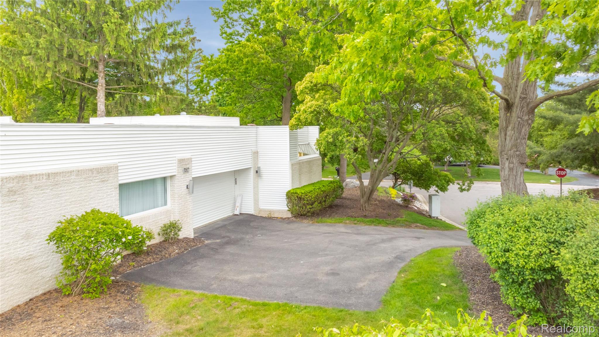 1752 Alexander Drive
