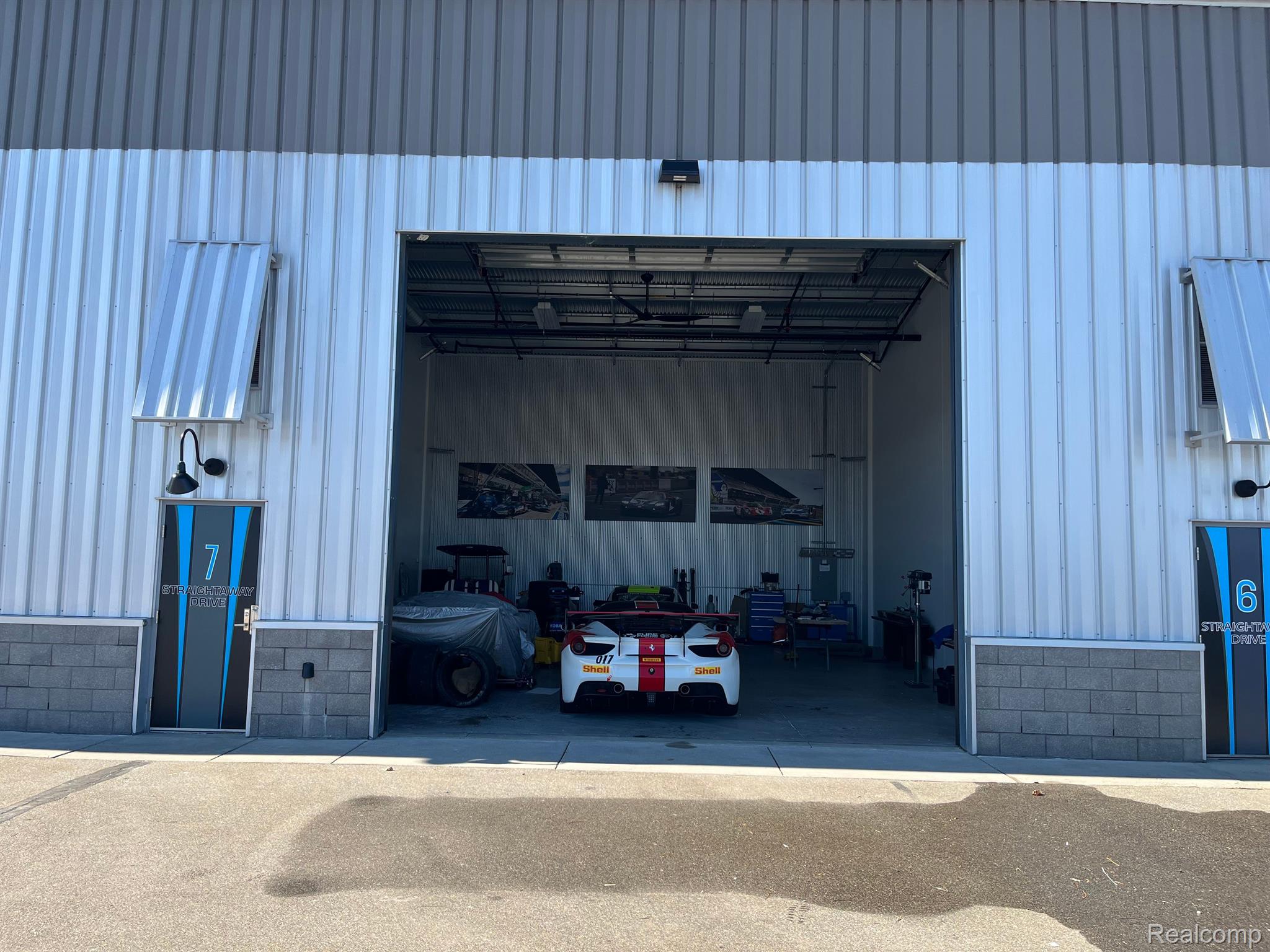 7 STRAIGHTAWAY Drive