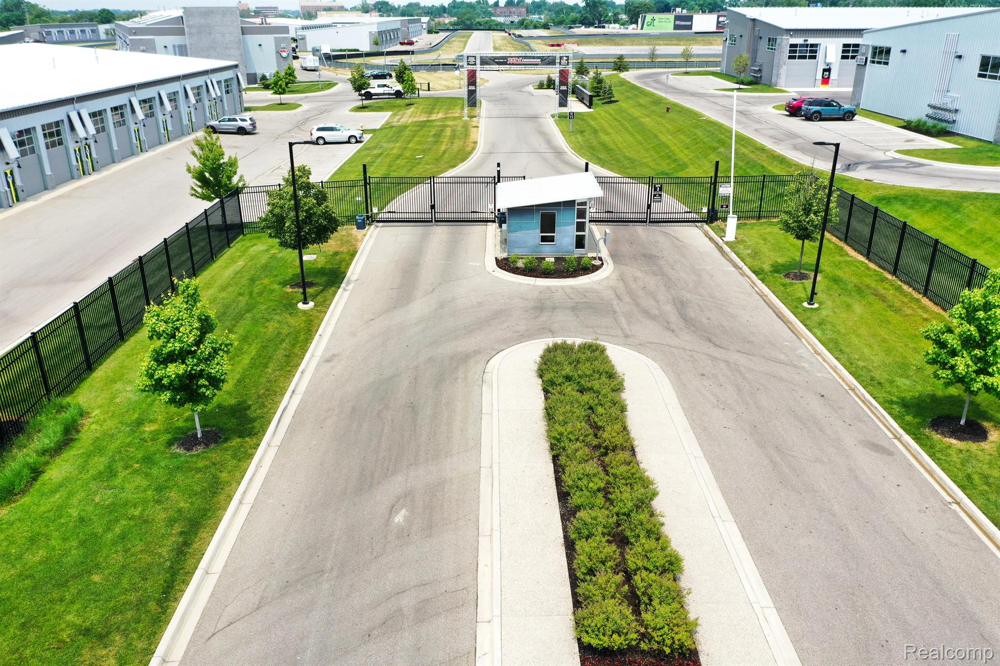 7 STRAIGHTAWAY Drive