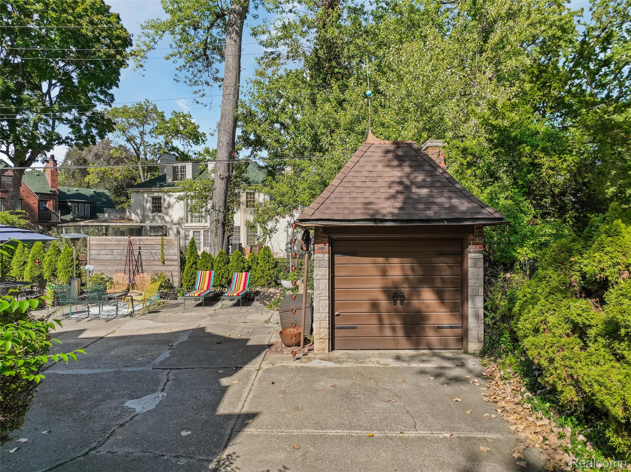 3230 Cambridge Avenue