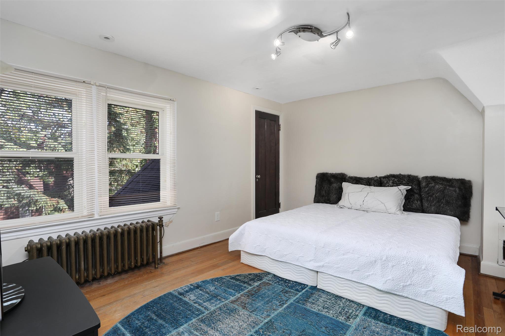 3230 Cambridge Avenue