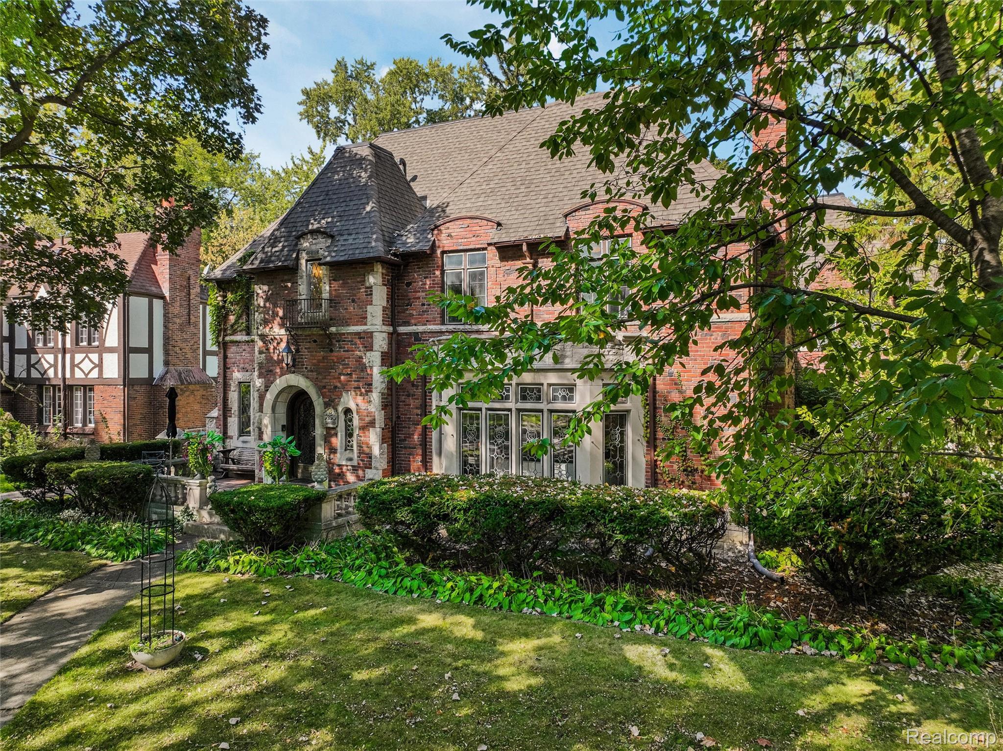 3230 Cambridge Avenue