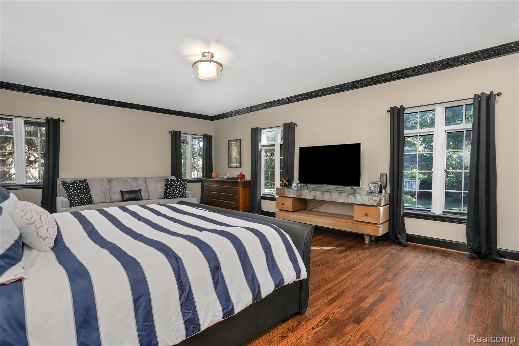 3230 Cambridge Avenue