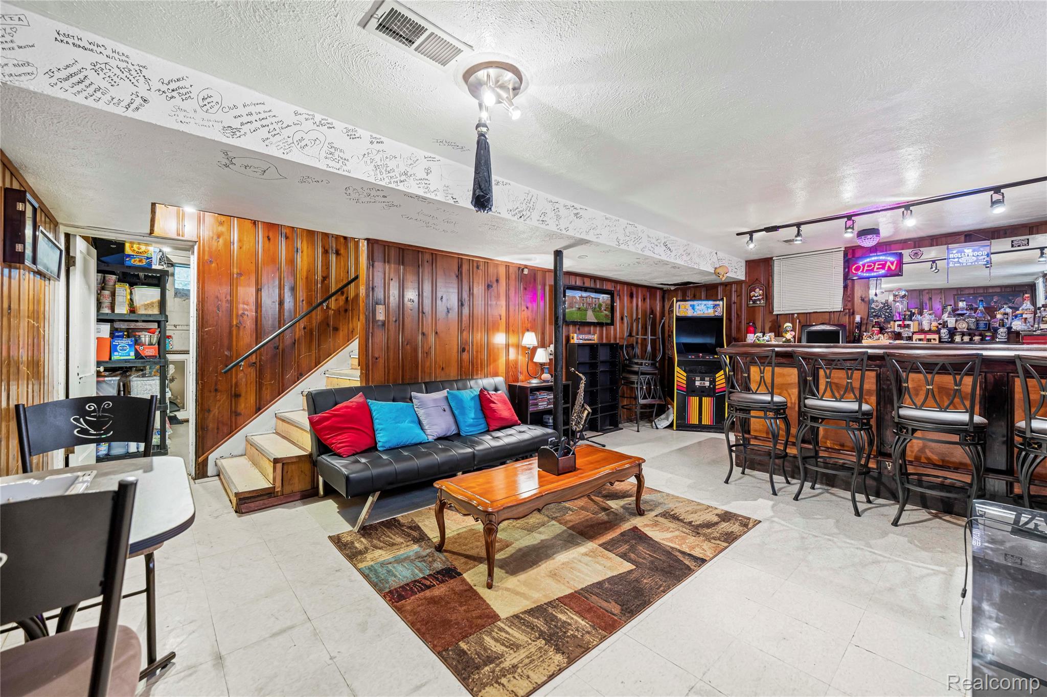 14020 Artesian Street