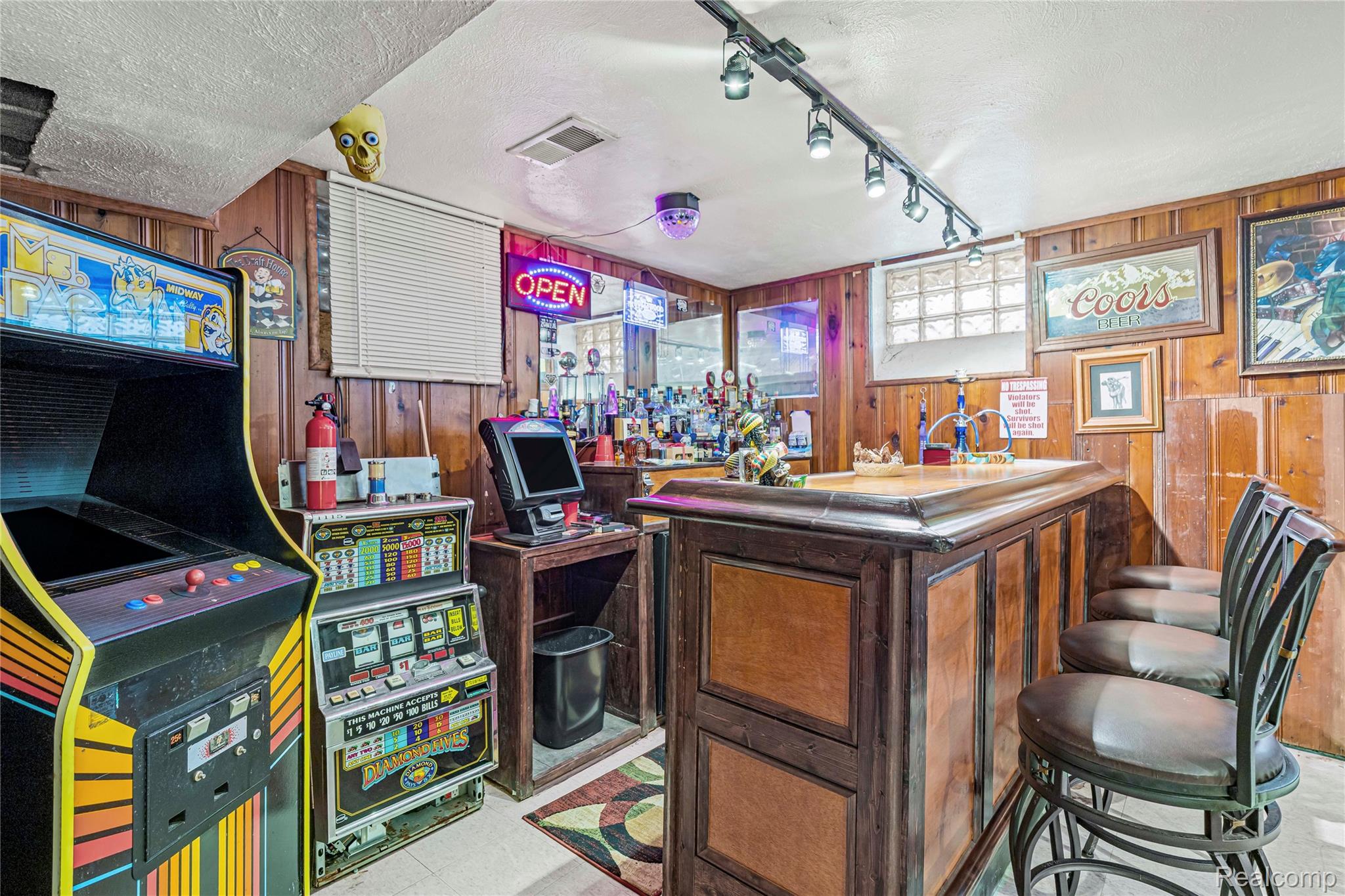 14020 Artesian Street