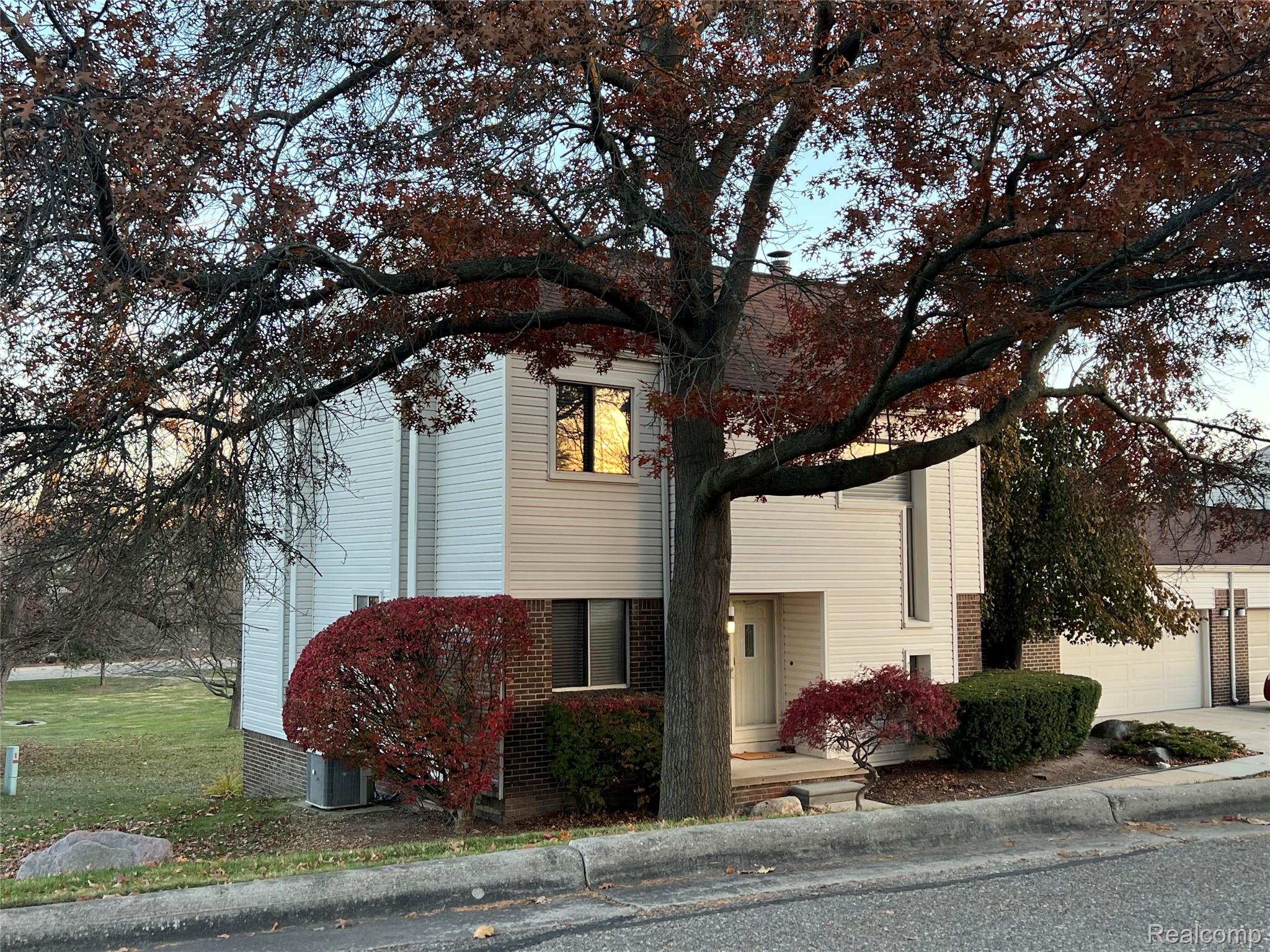 5321 Fairway Lane