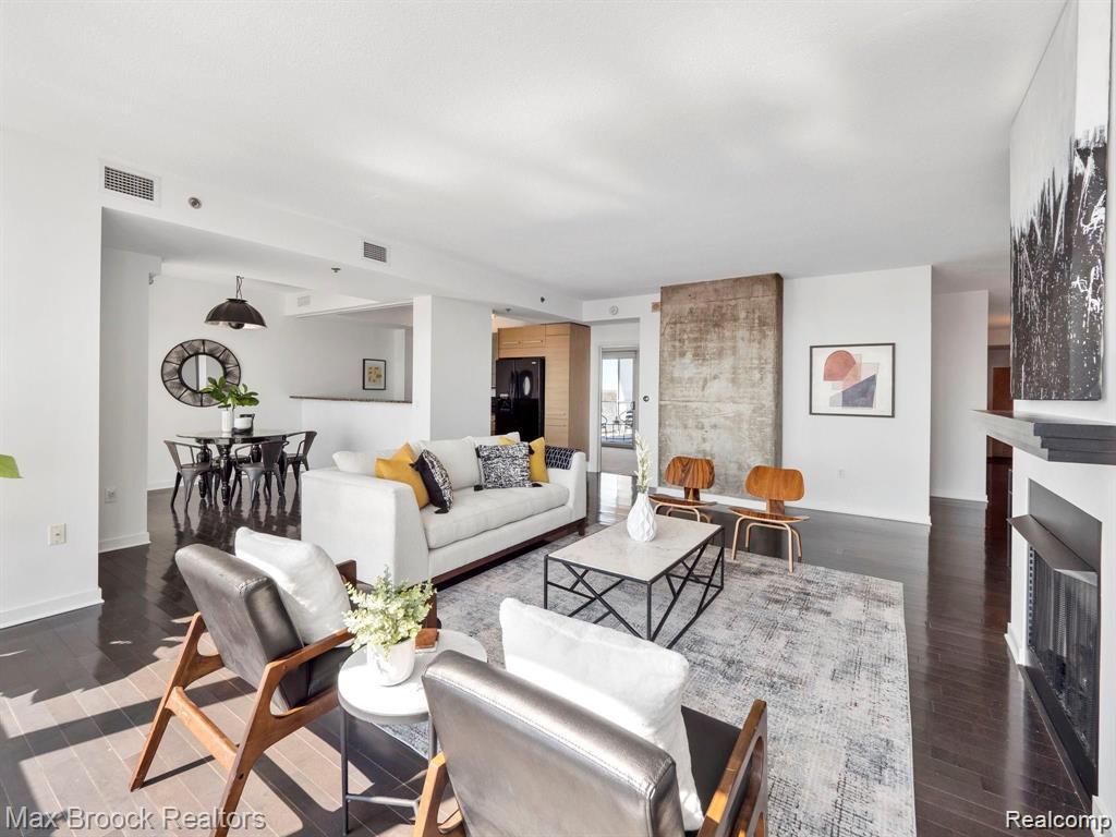 432 S Washington Avenue 905