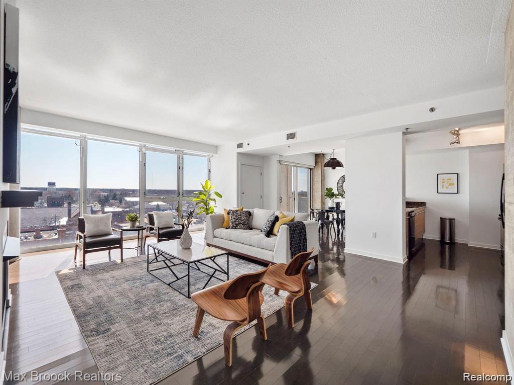 432 S Washington Avenue 905