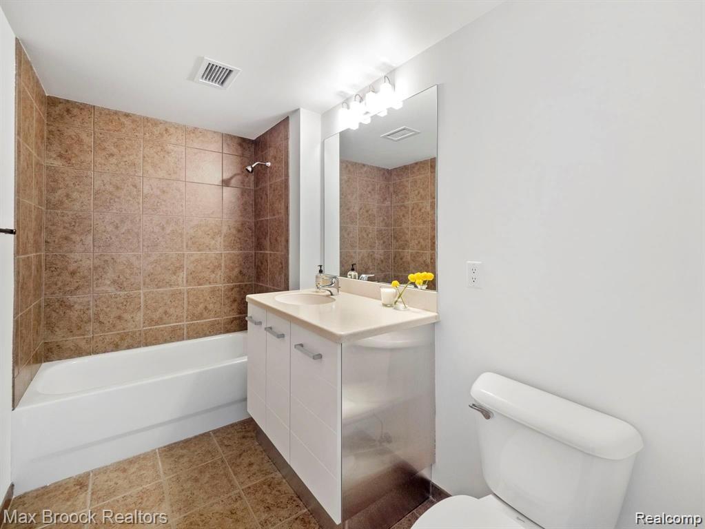 432 S Washington Avenue 905