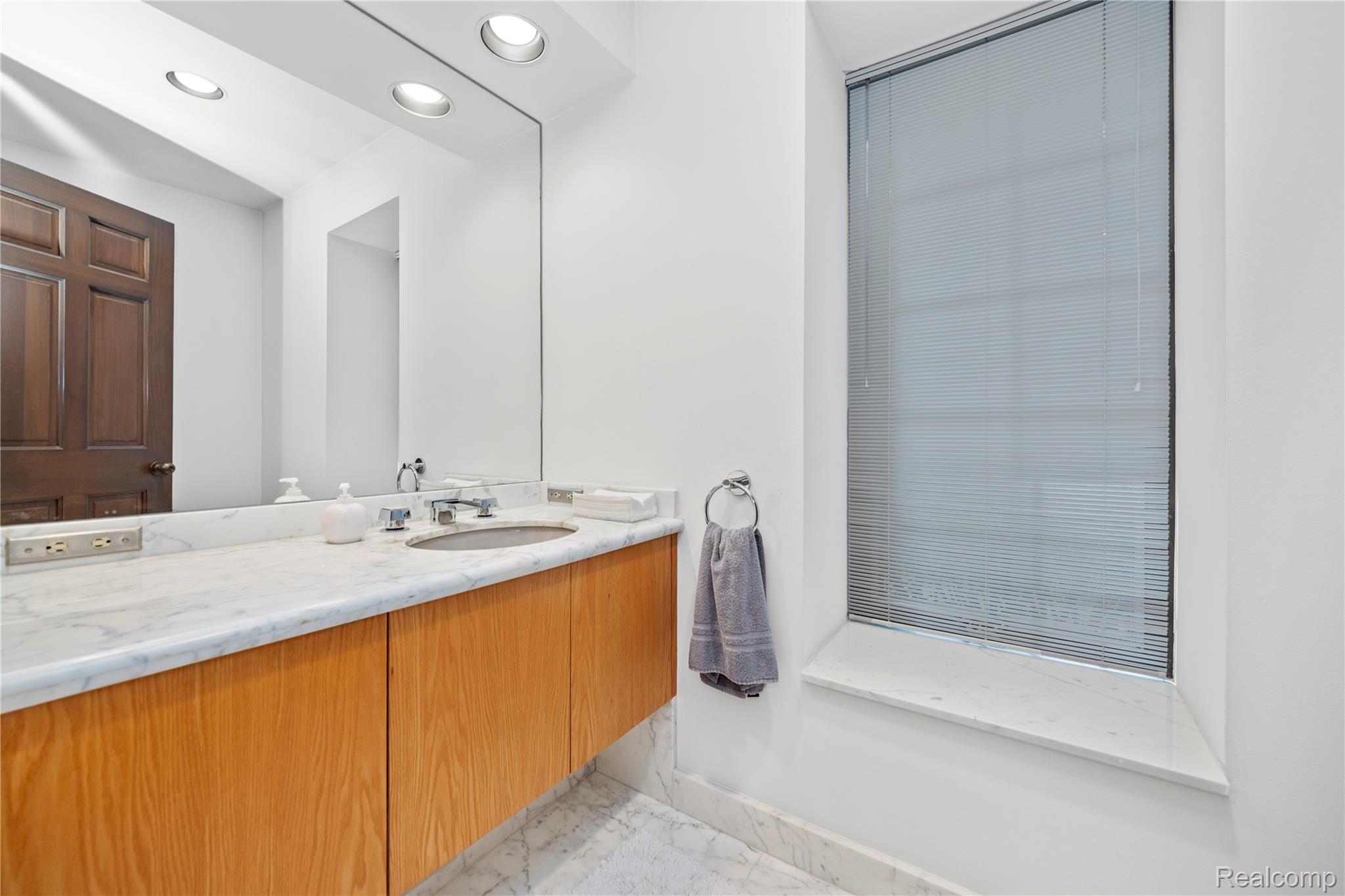 1287 Charrington Road