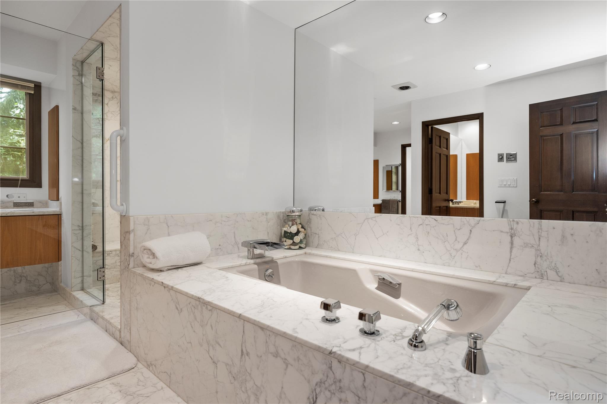 1287 Charrington Road