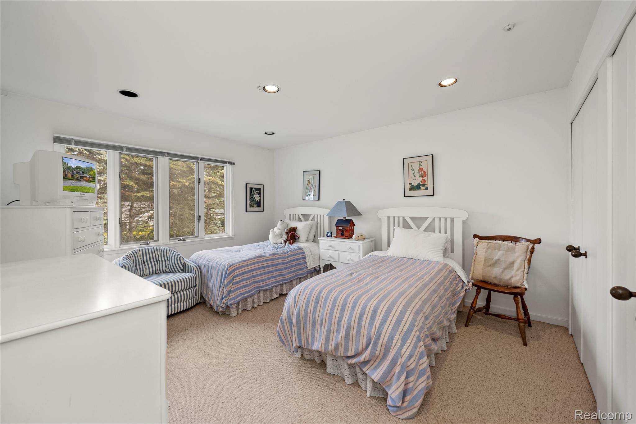 1287 Charrington Road