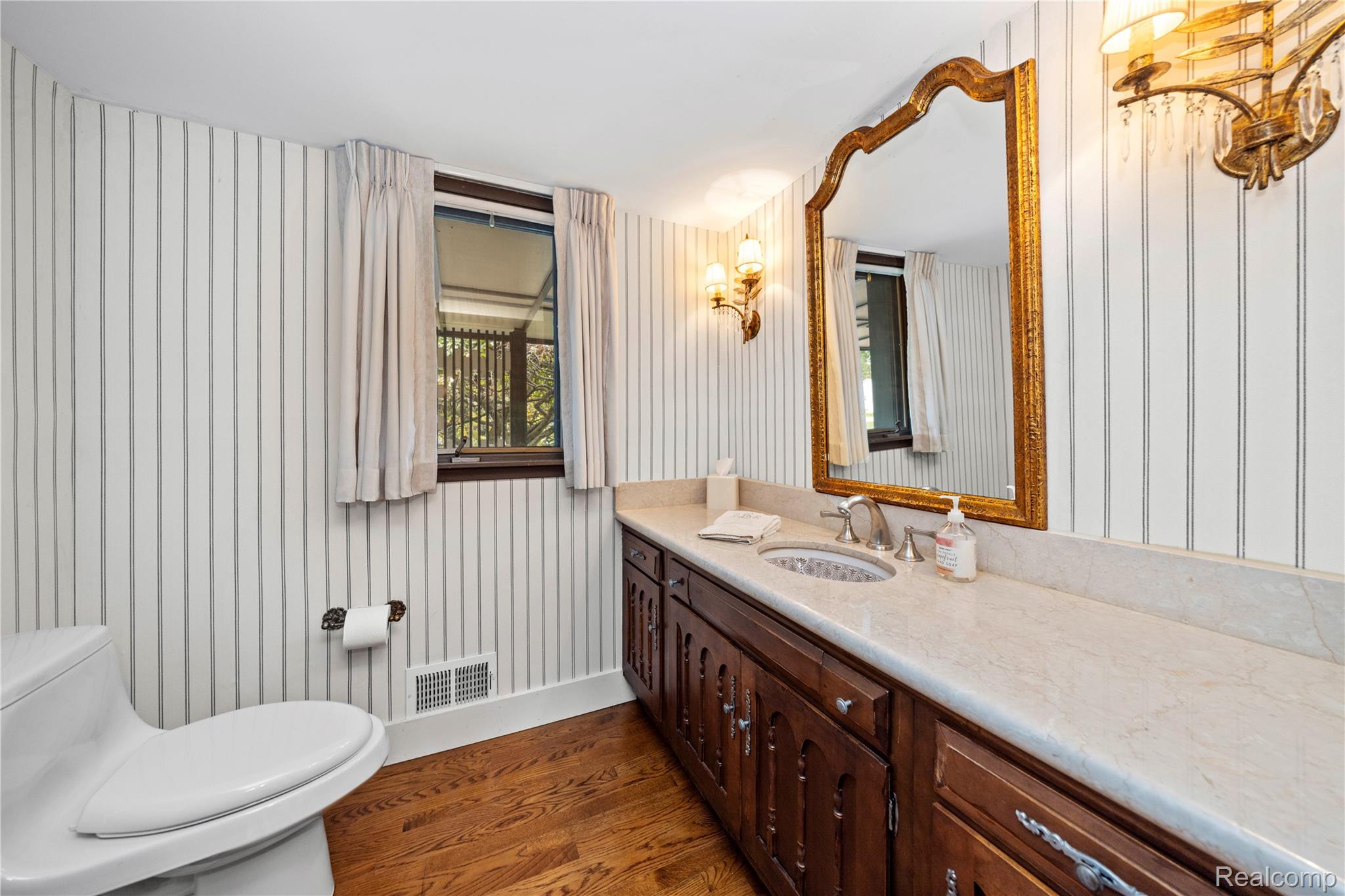 1287 Charrington Road