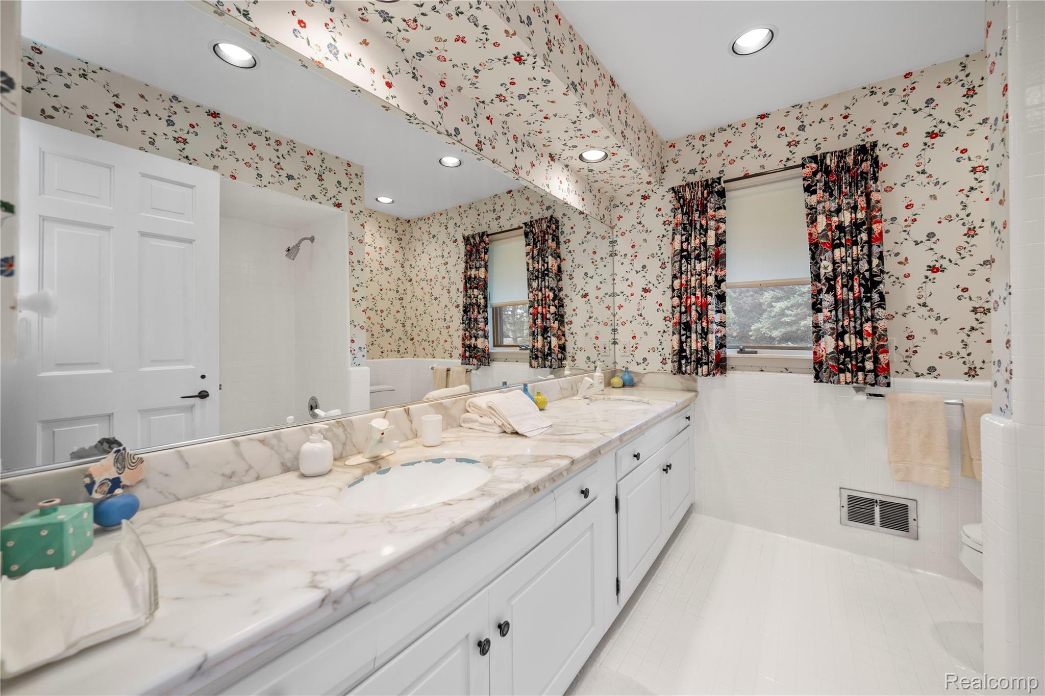 1287 Charrington Road