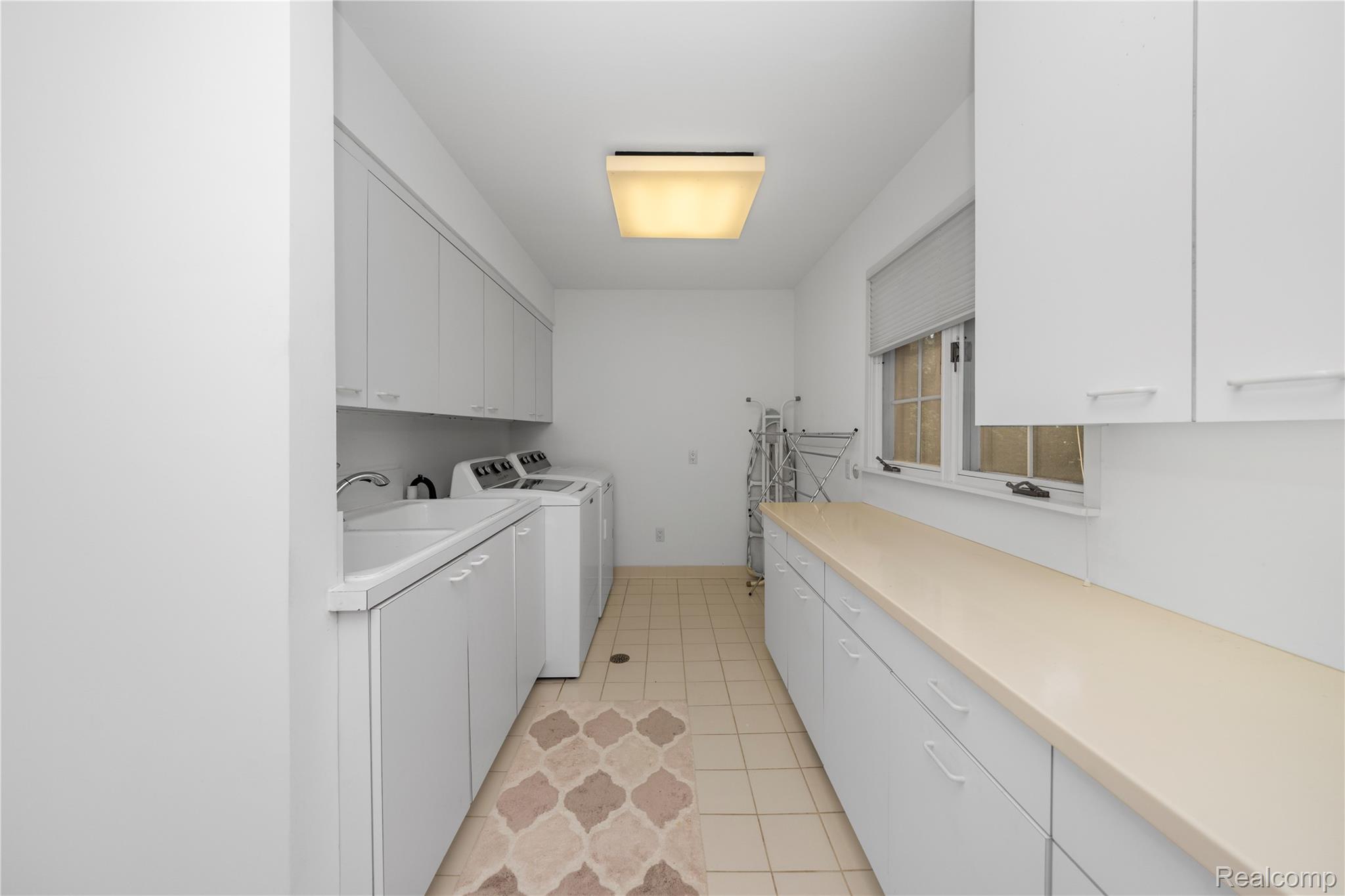 1287 Charrington Road