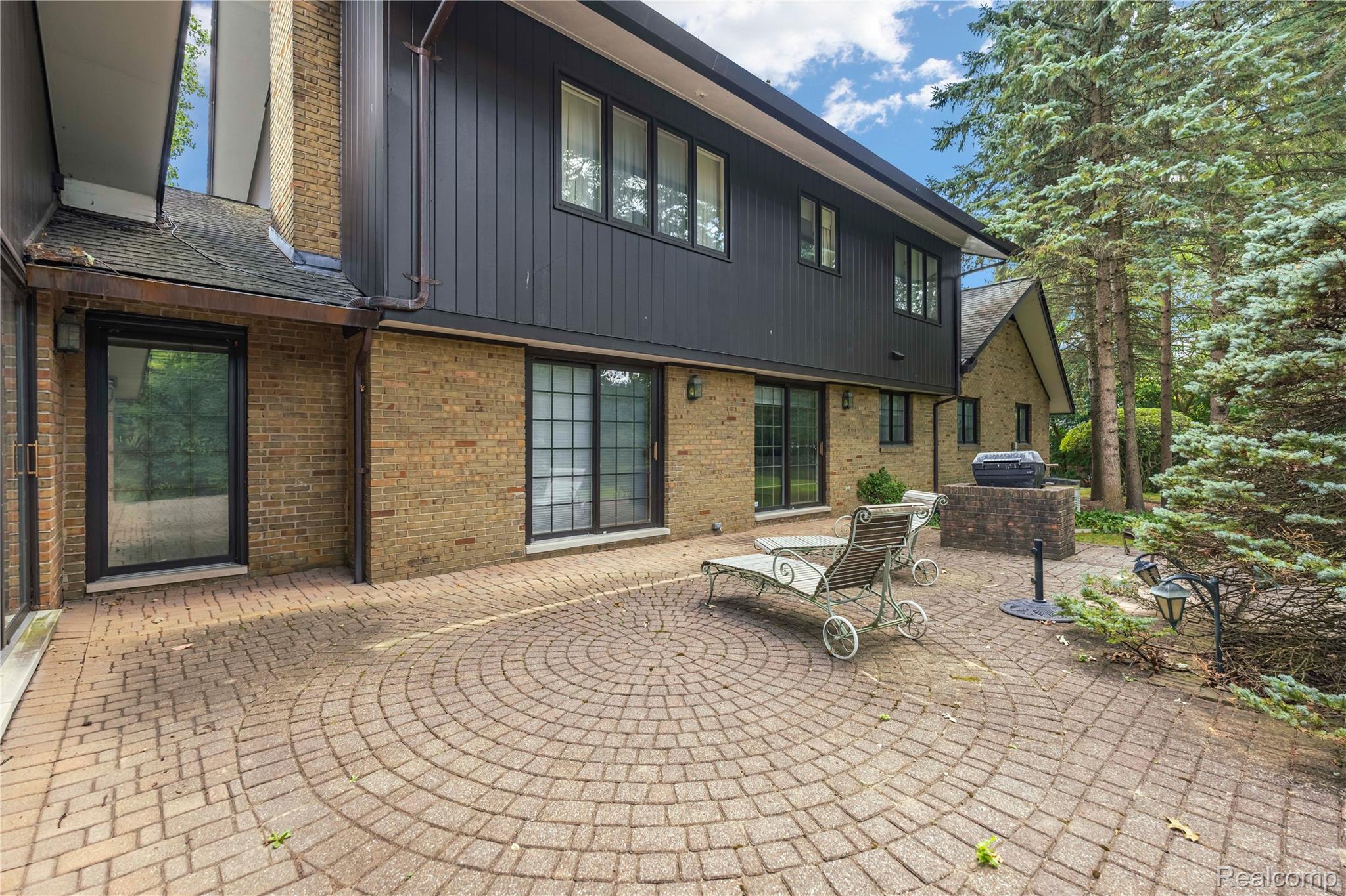 1287 Charrington Road