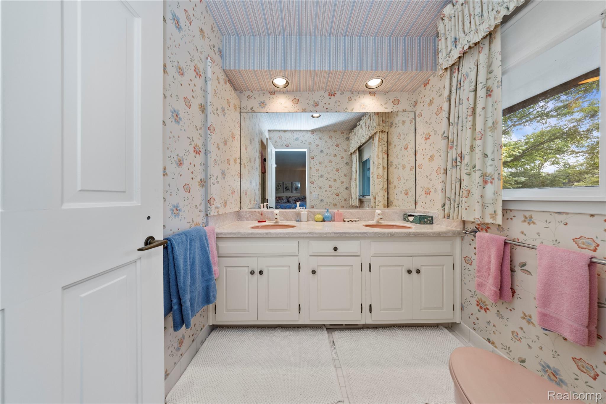 1287 Charrington Road