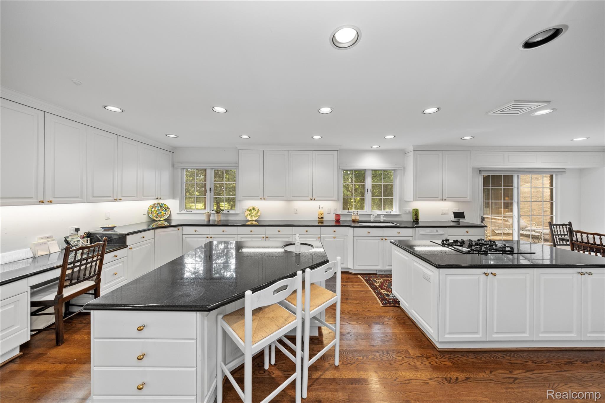 1287 Charrington Road