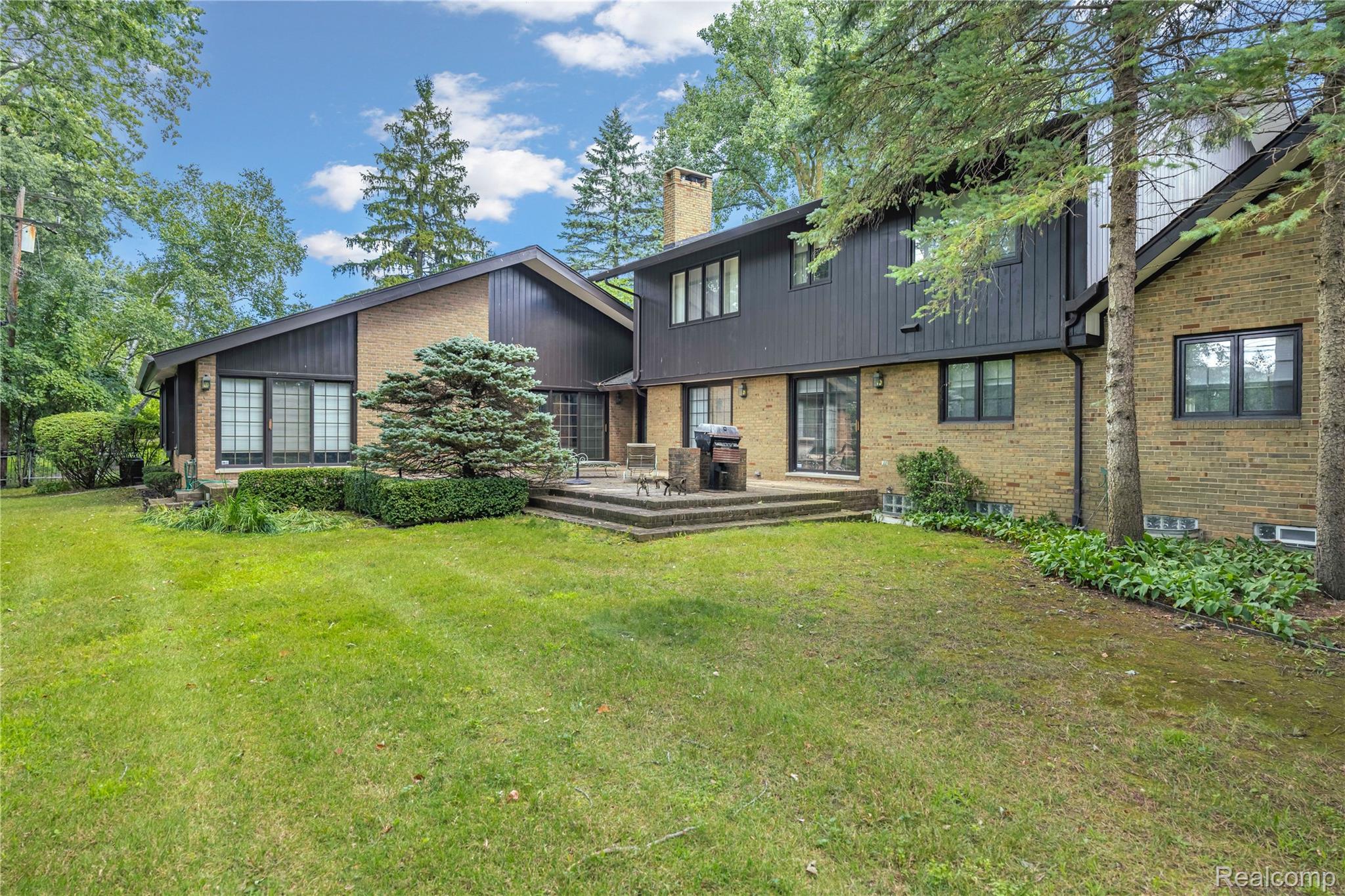 1287 Charrington Road