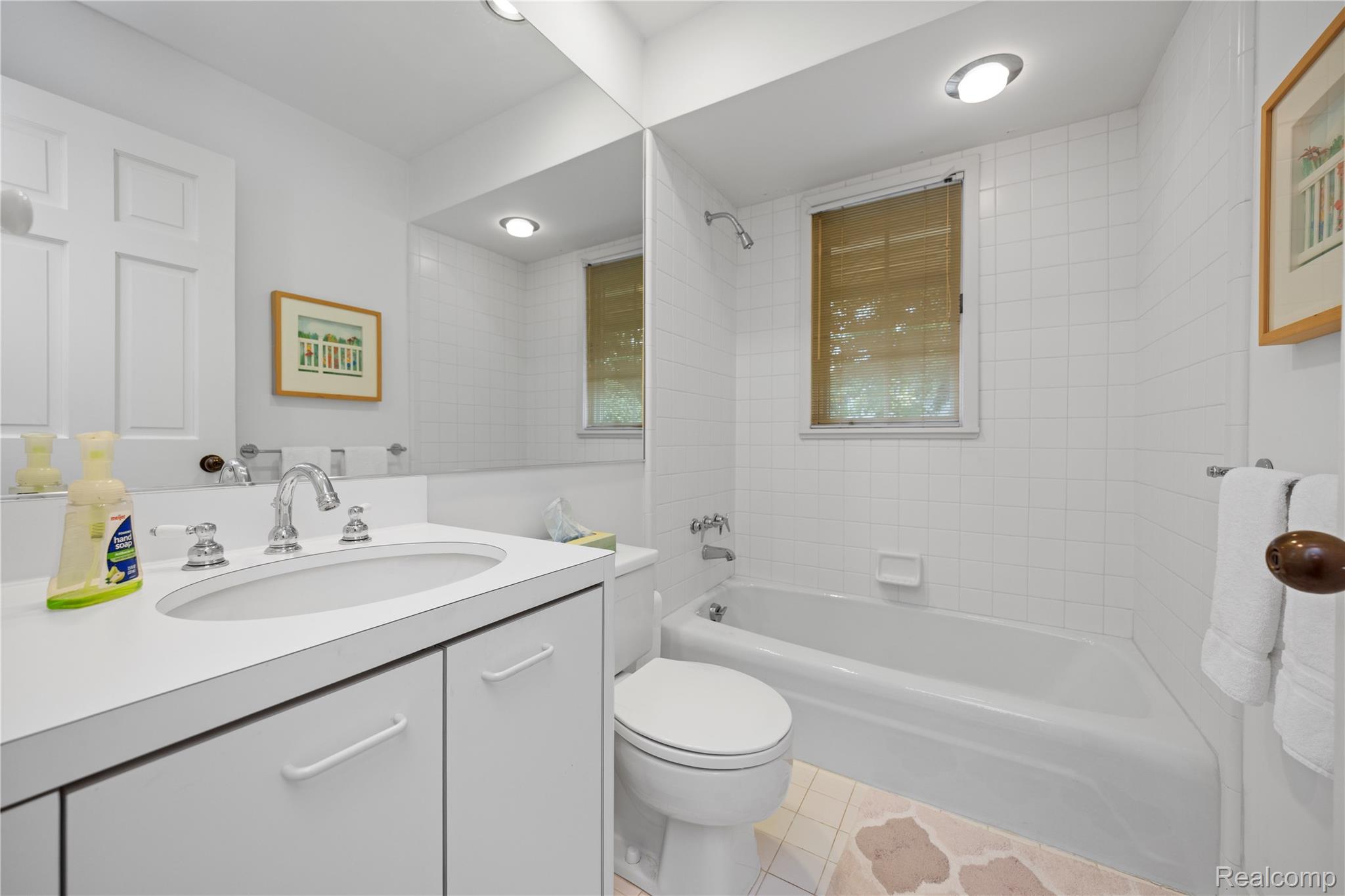 1287 Charrington Road