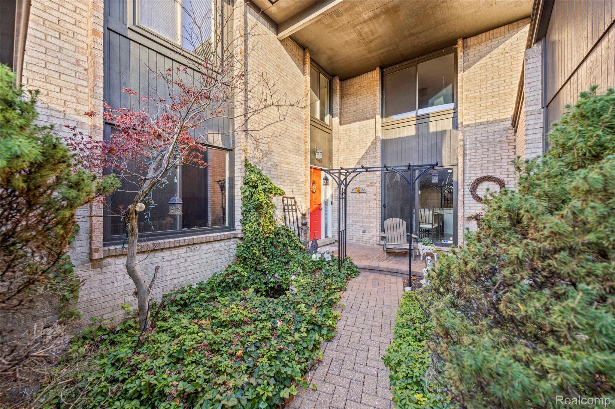 4261 Wabeek Lake Drive S