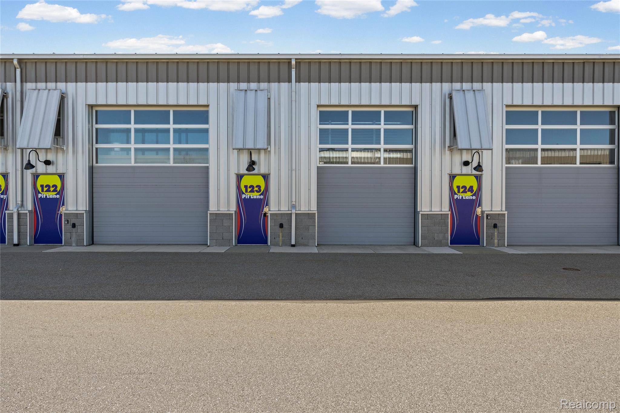 123 Pit Lane