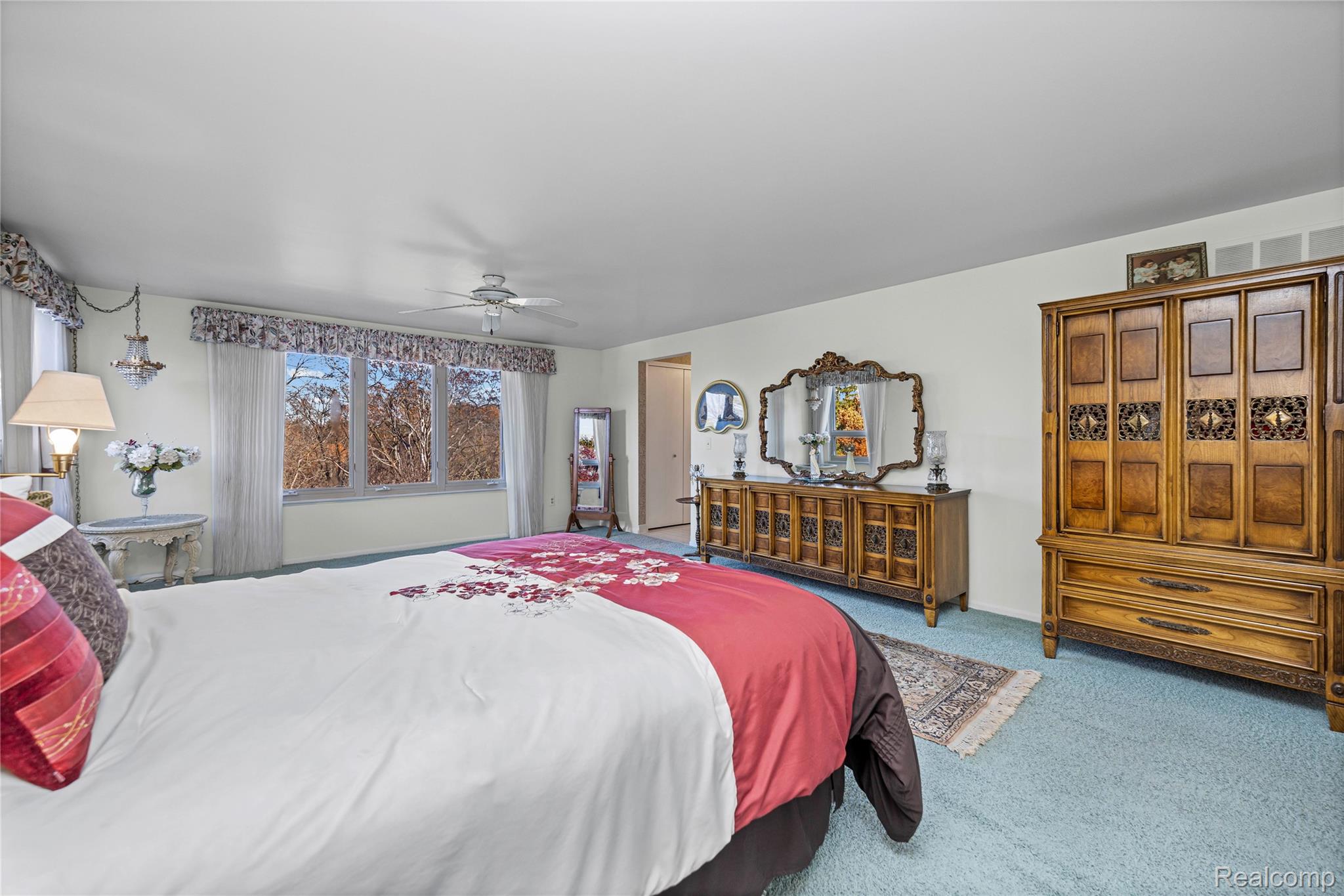 4261 Wabeek Lake Drive S