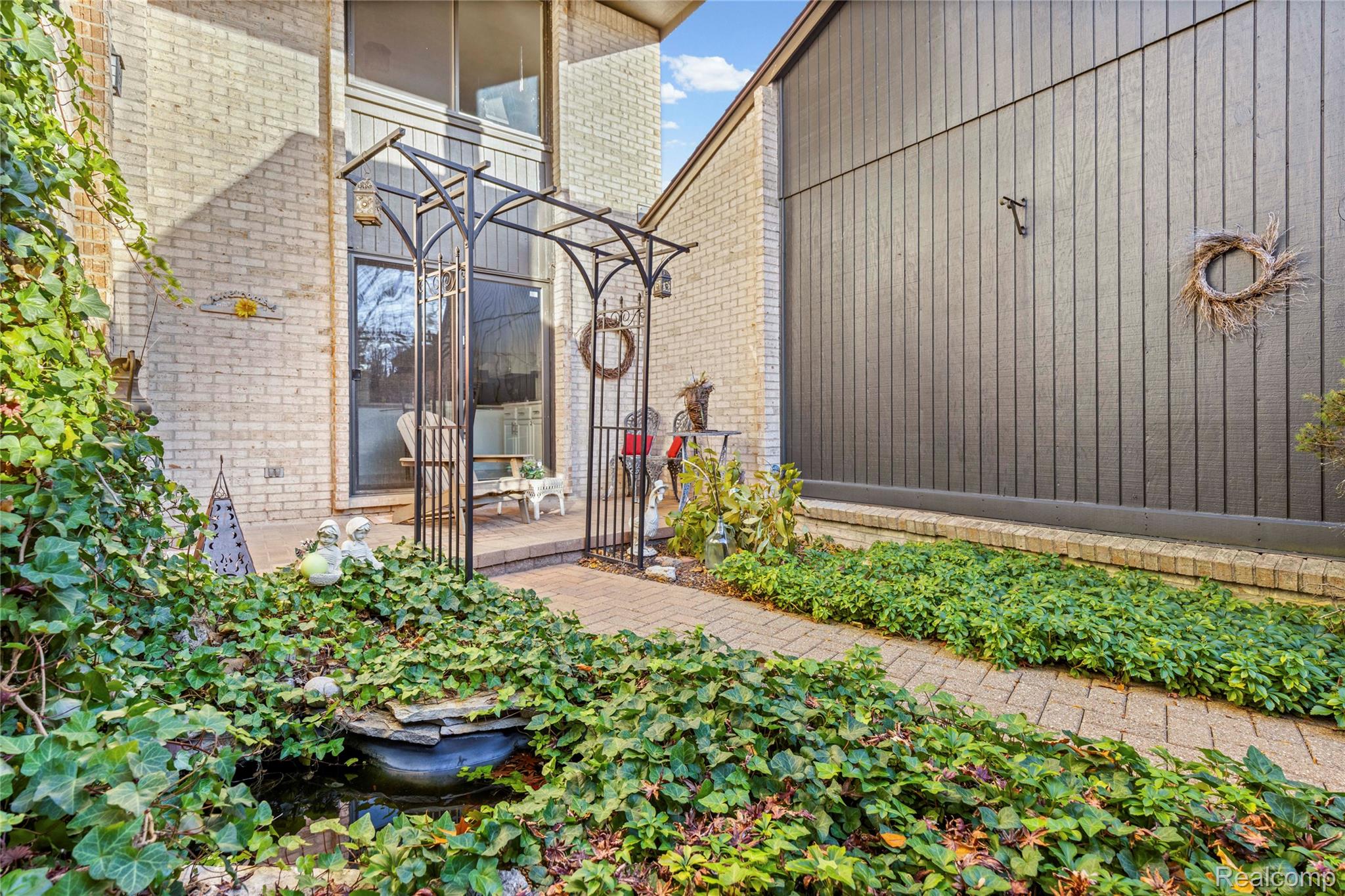 4261 Wabeek Lake Drive S