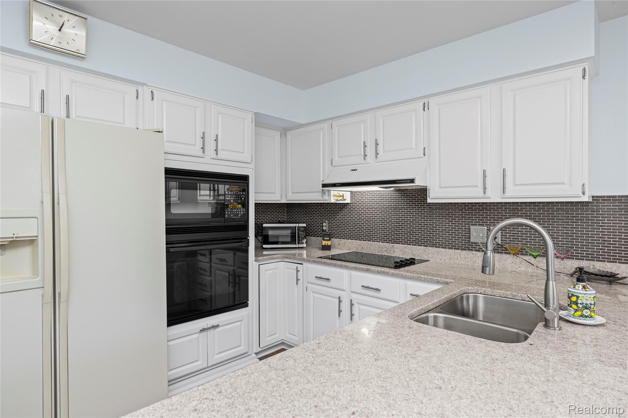 4261 Wabeek Lake Drive S