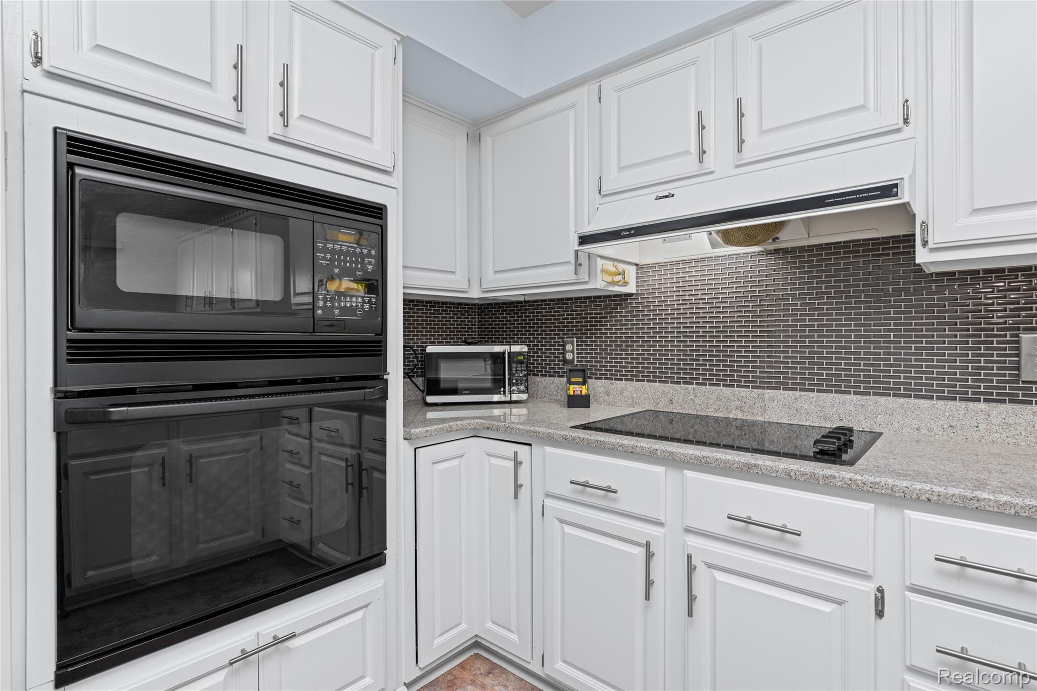 4261 Wabeek Lake Drive S