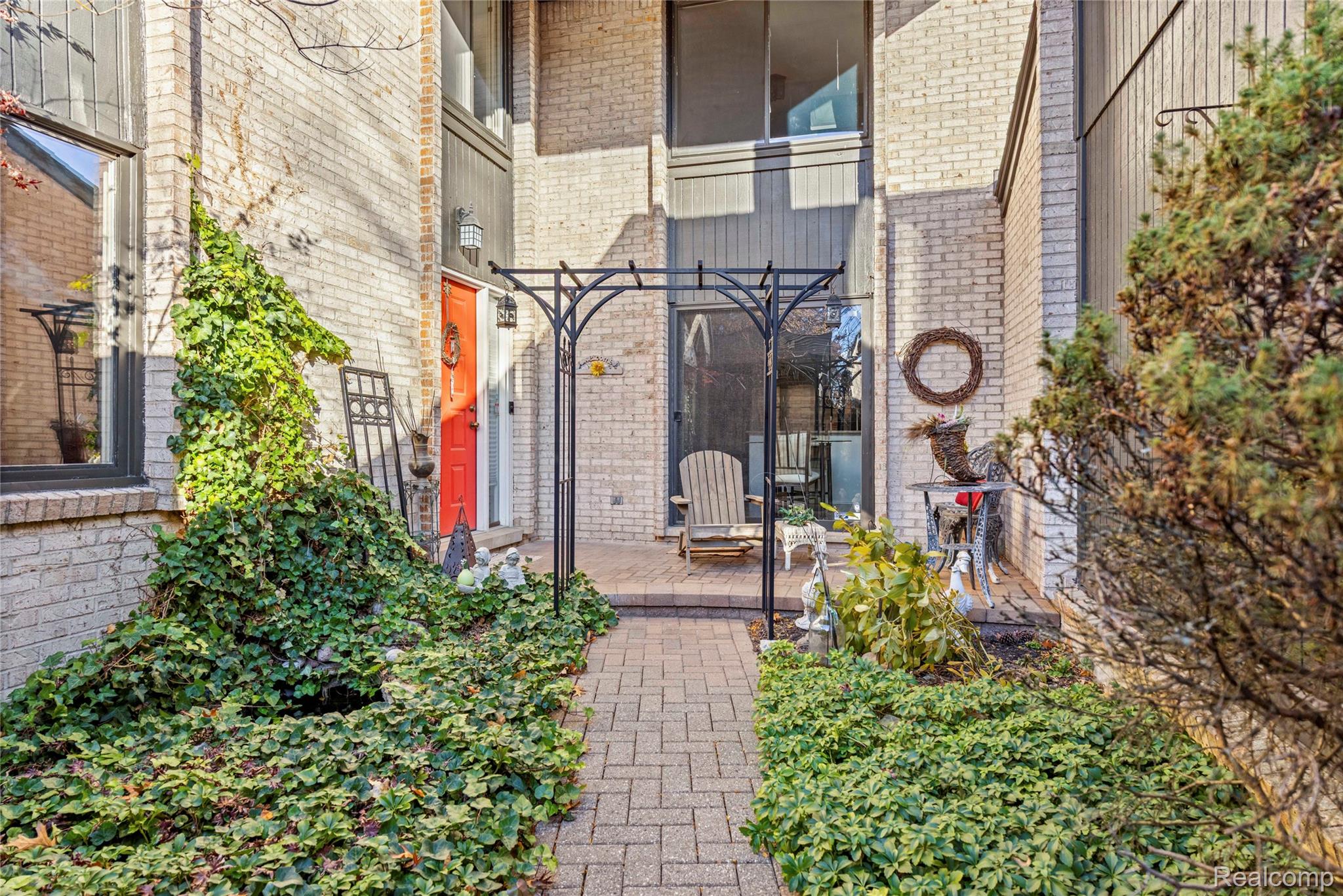 4261 Wabeek Lake Drive S