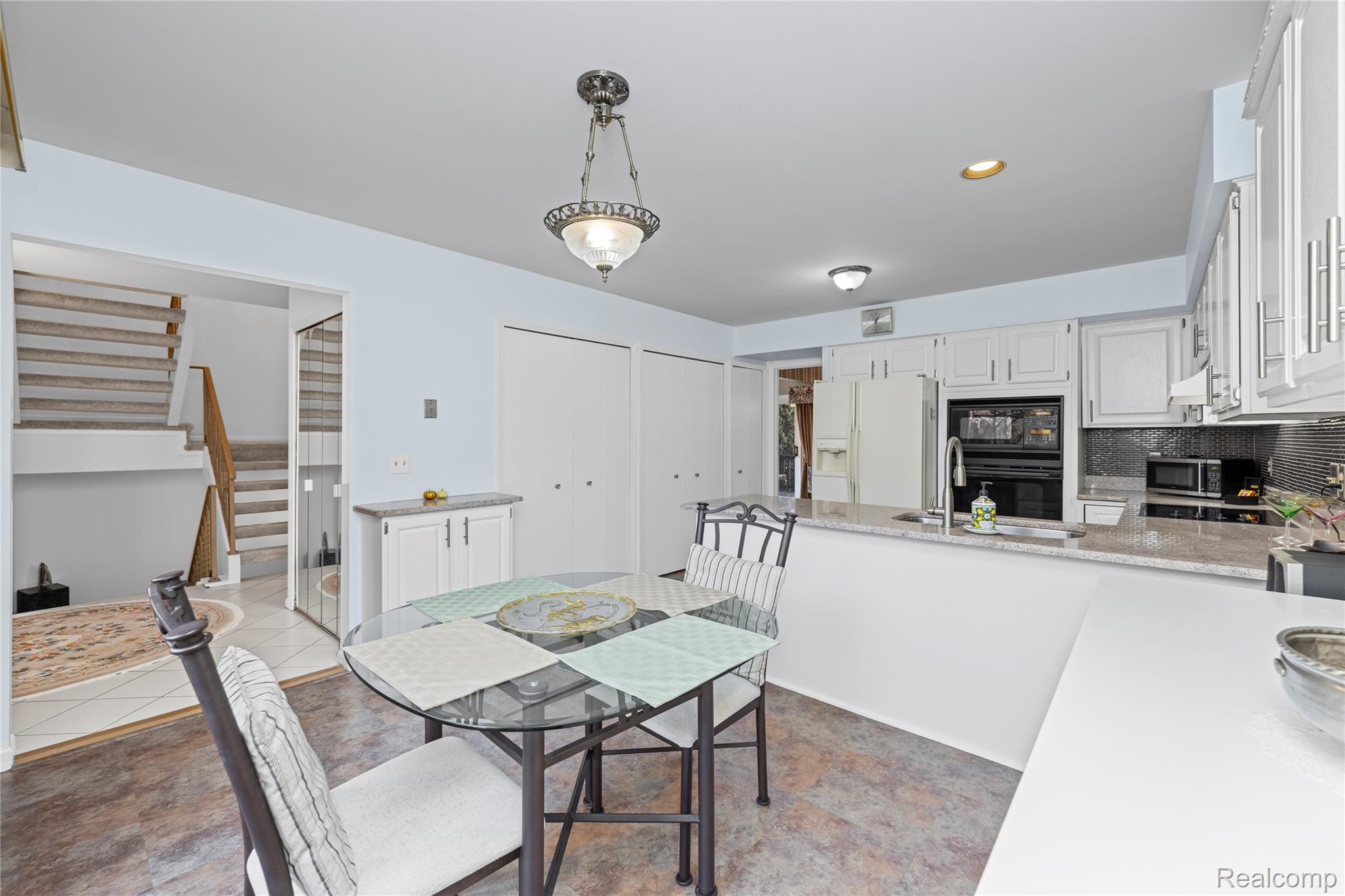 4261 Wabeek Lake Drive S