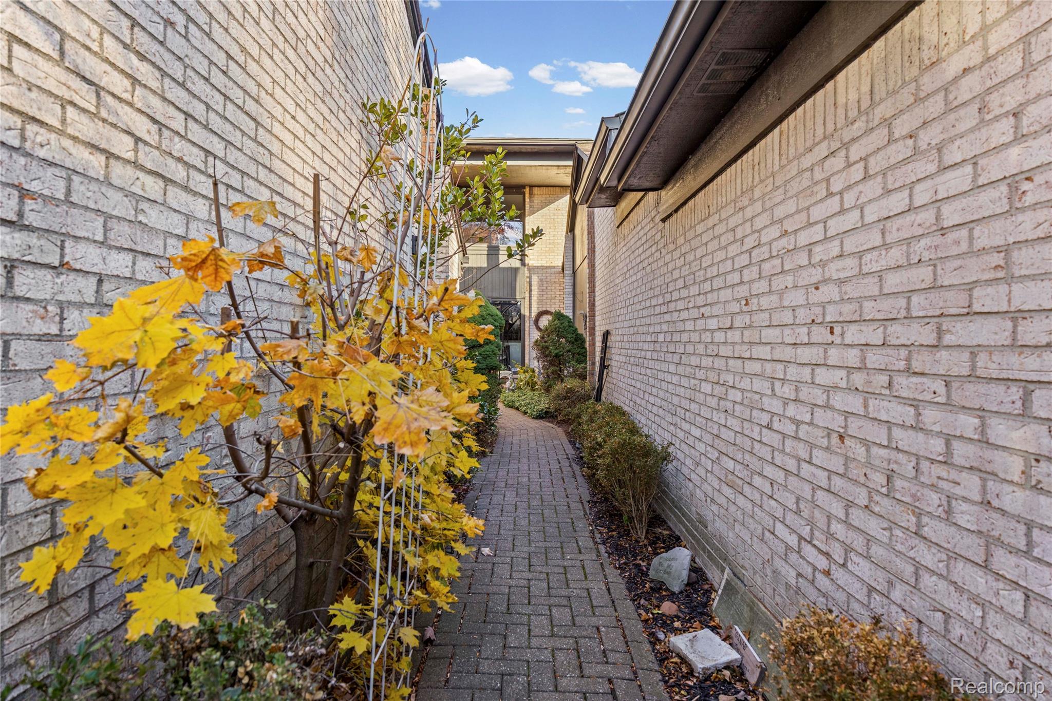 4261 Wabeek Lake Drive S