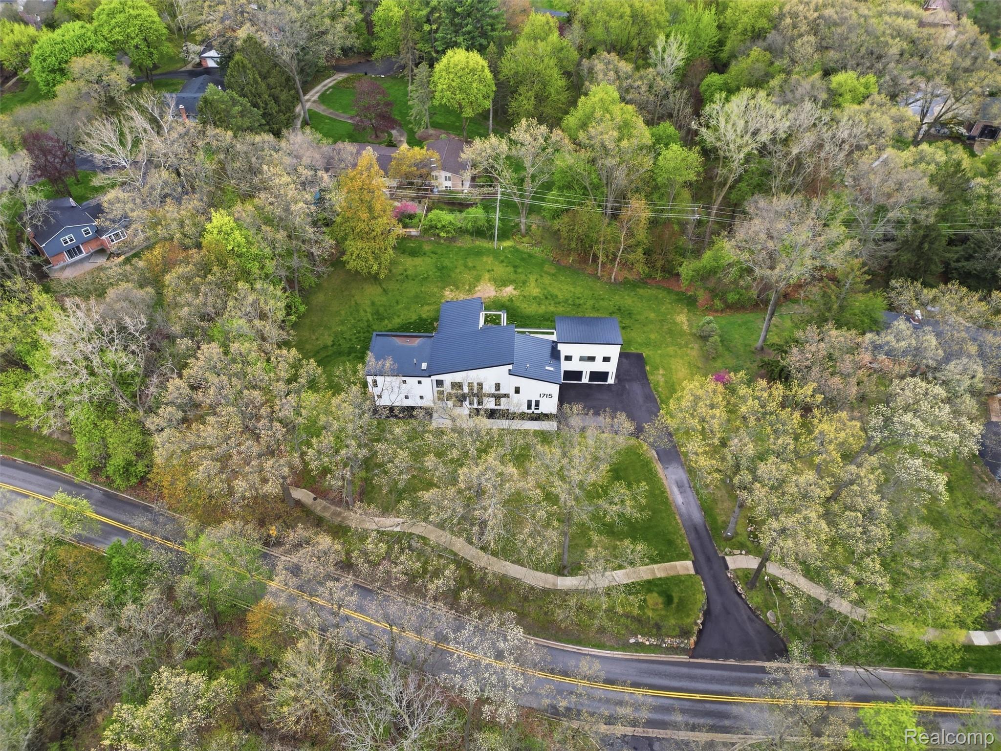 1715 Lone Pine Road