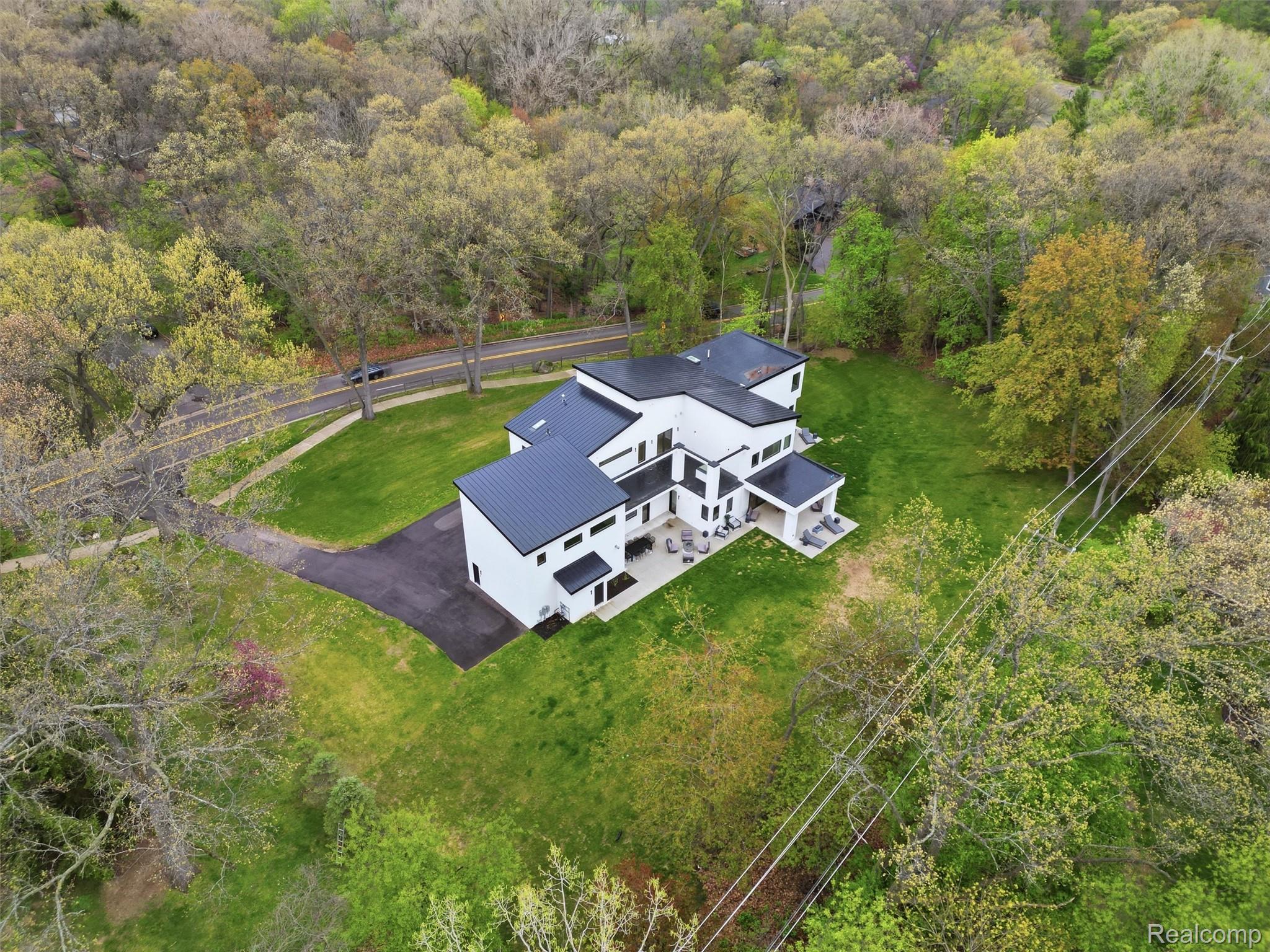 1715 Lone Pine Road