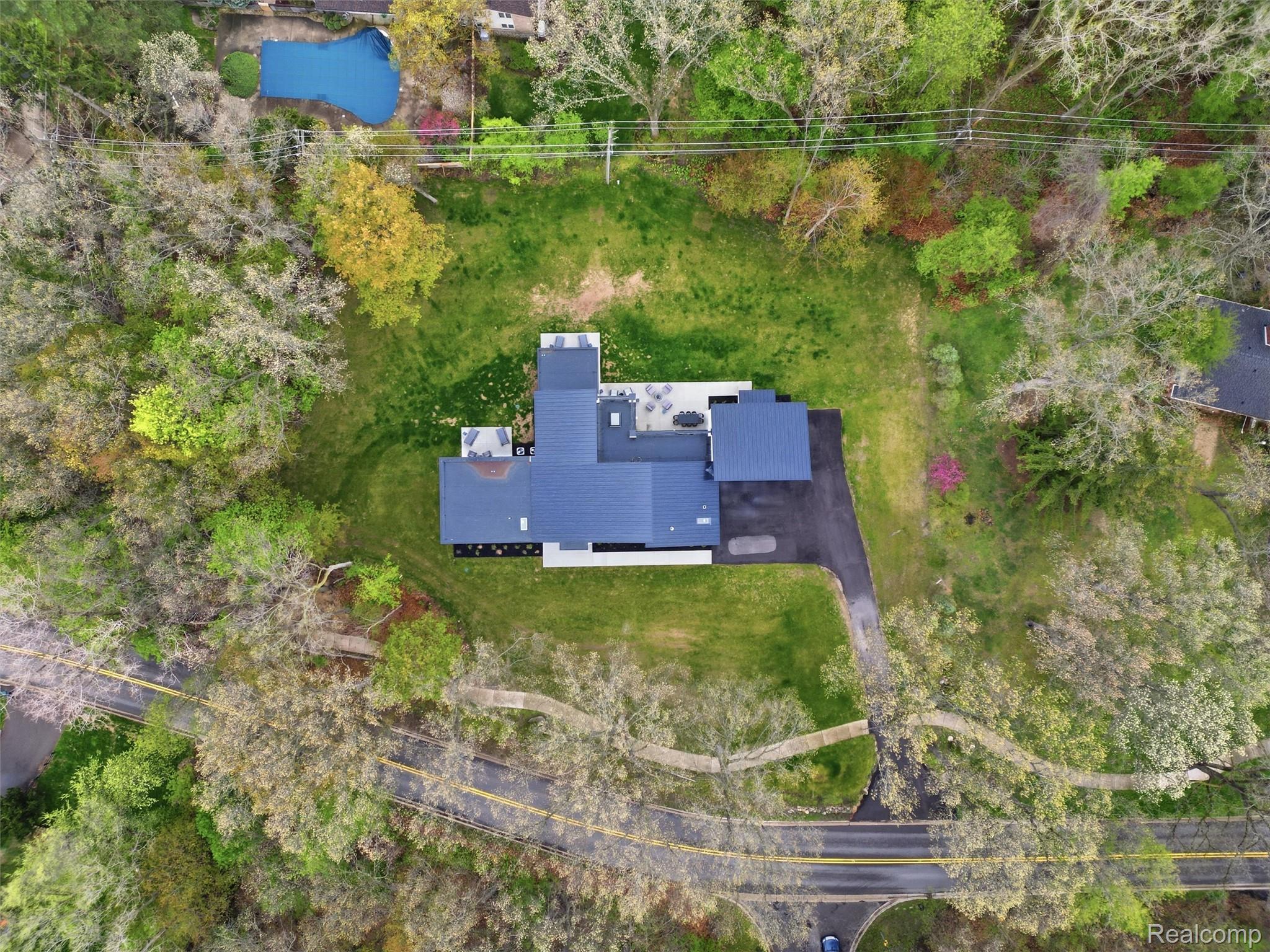 1715 Lone Pine Road