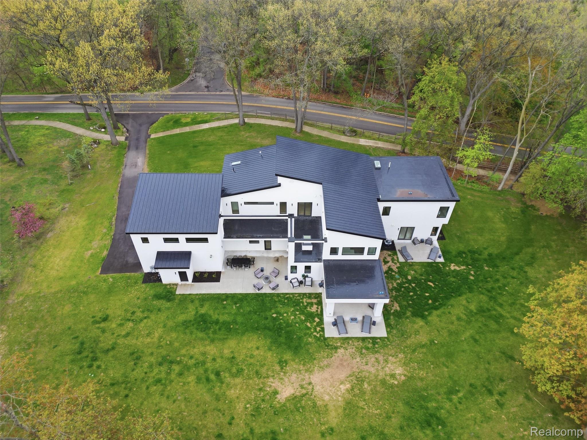 1715 Lone Pine Road