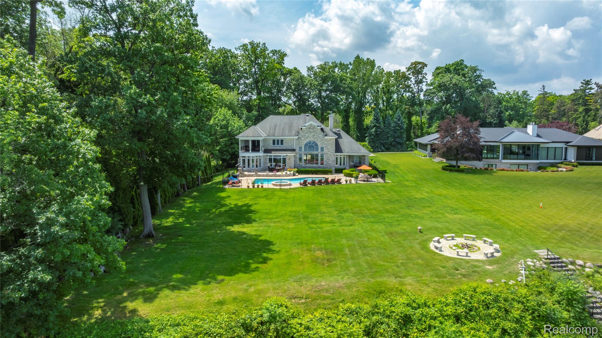 4326 COMMERCE Road