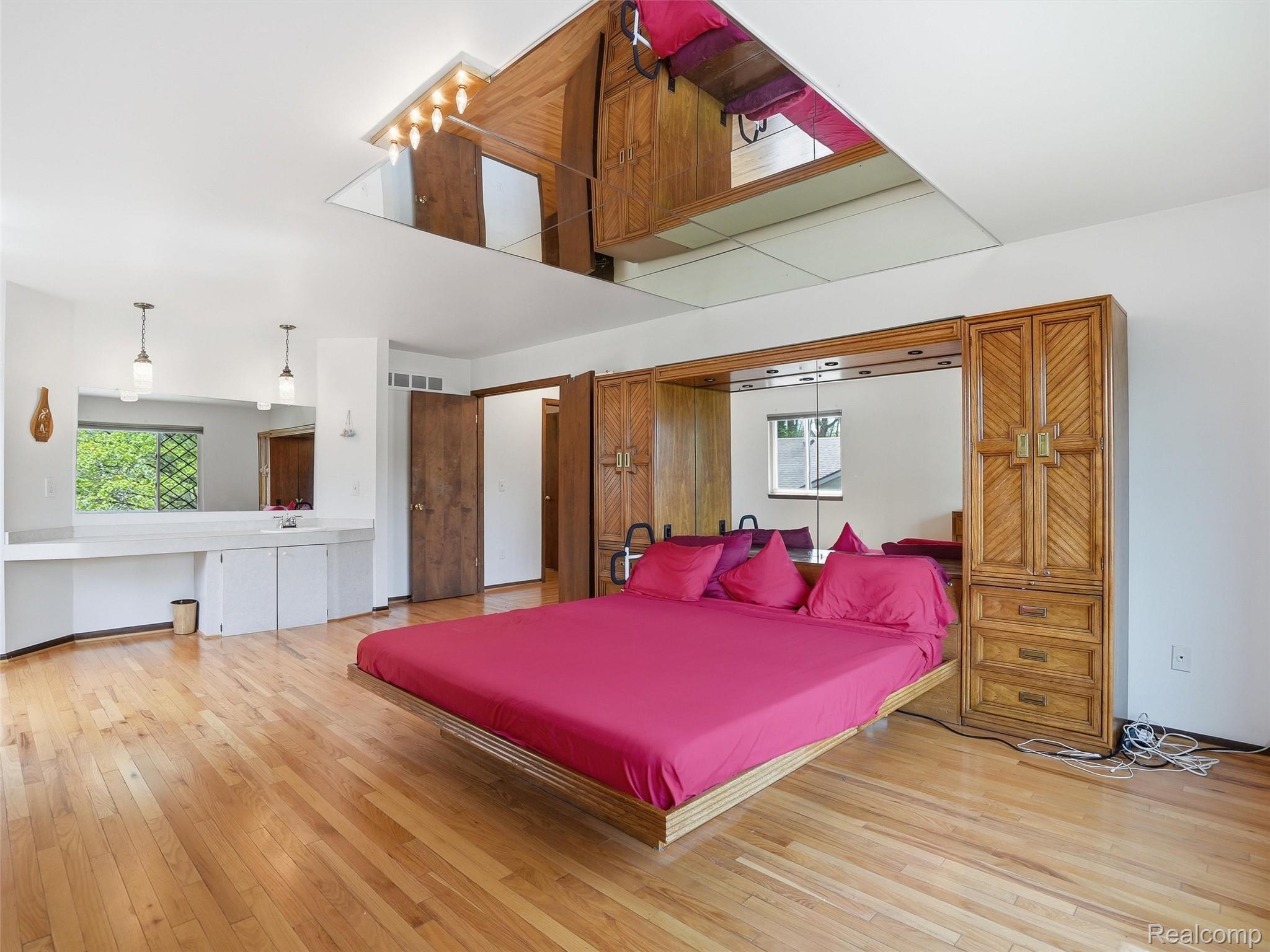 5800 Naneva Court