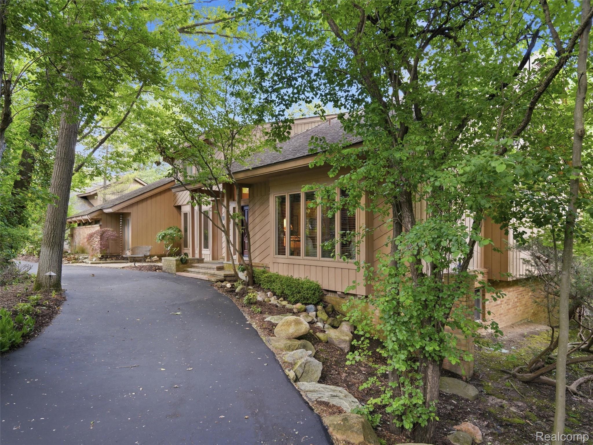 4751 Rolling Ridge Road