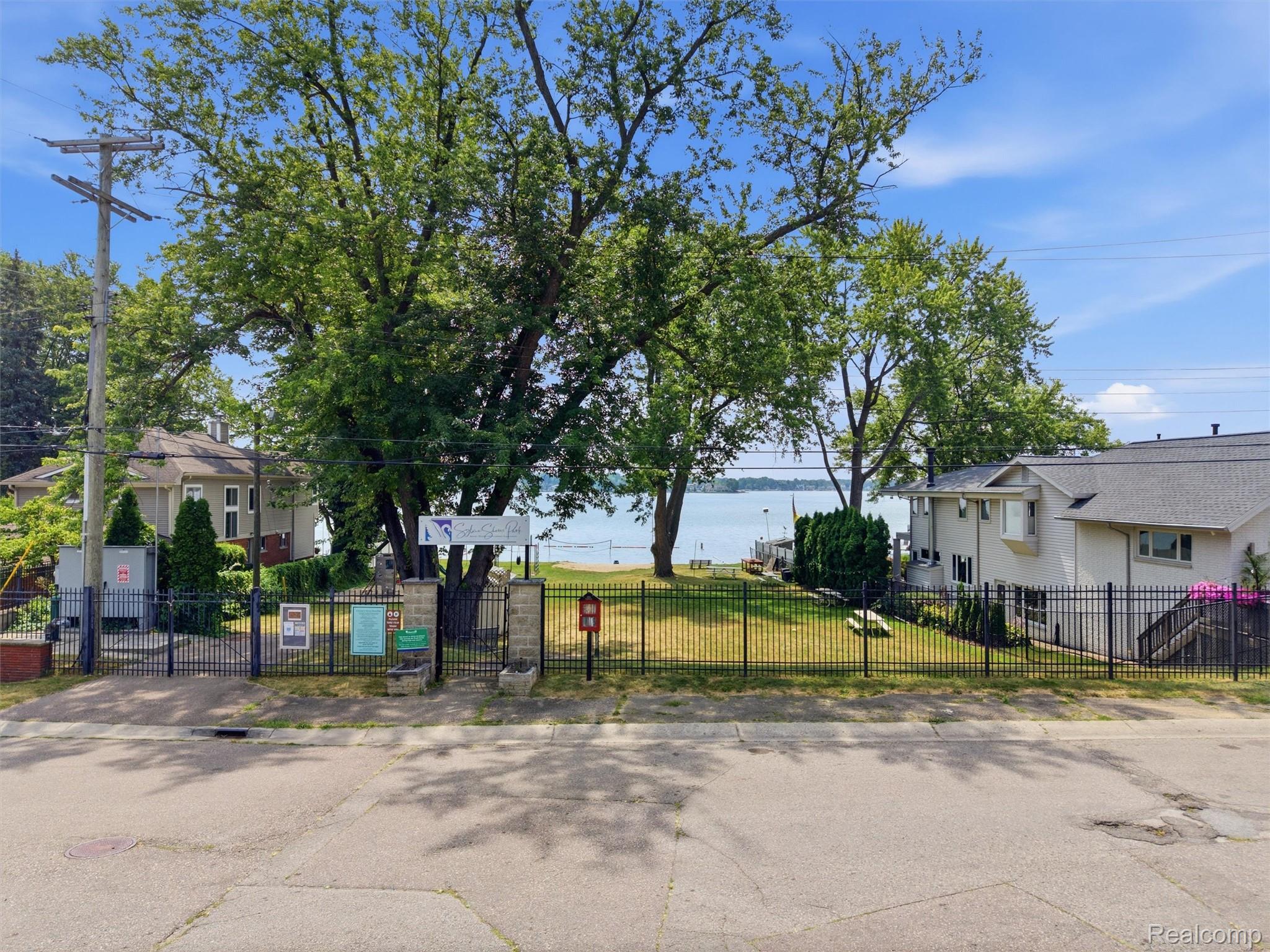 2790 Sylvan Shores Drive