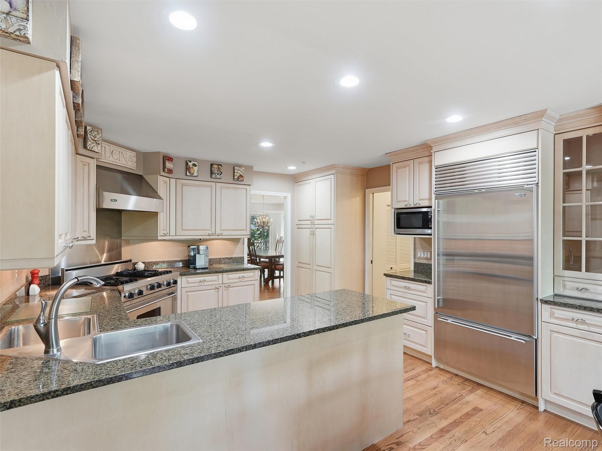 3300 Woodview Lake Road