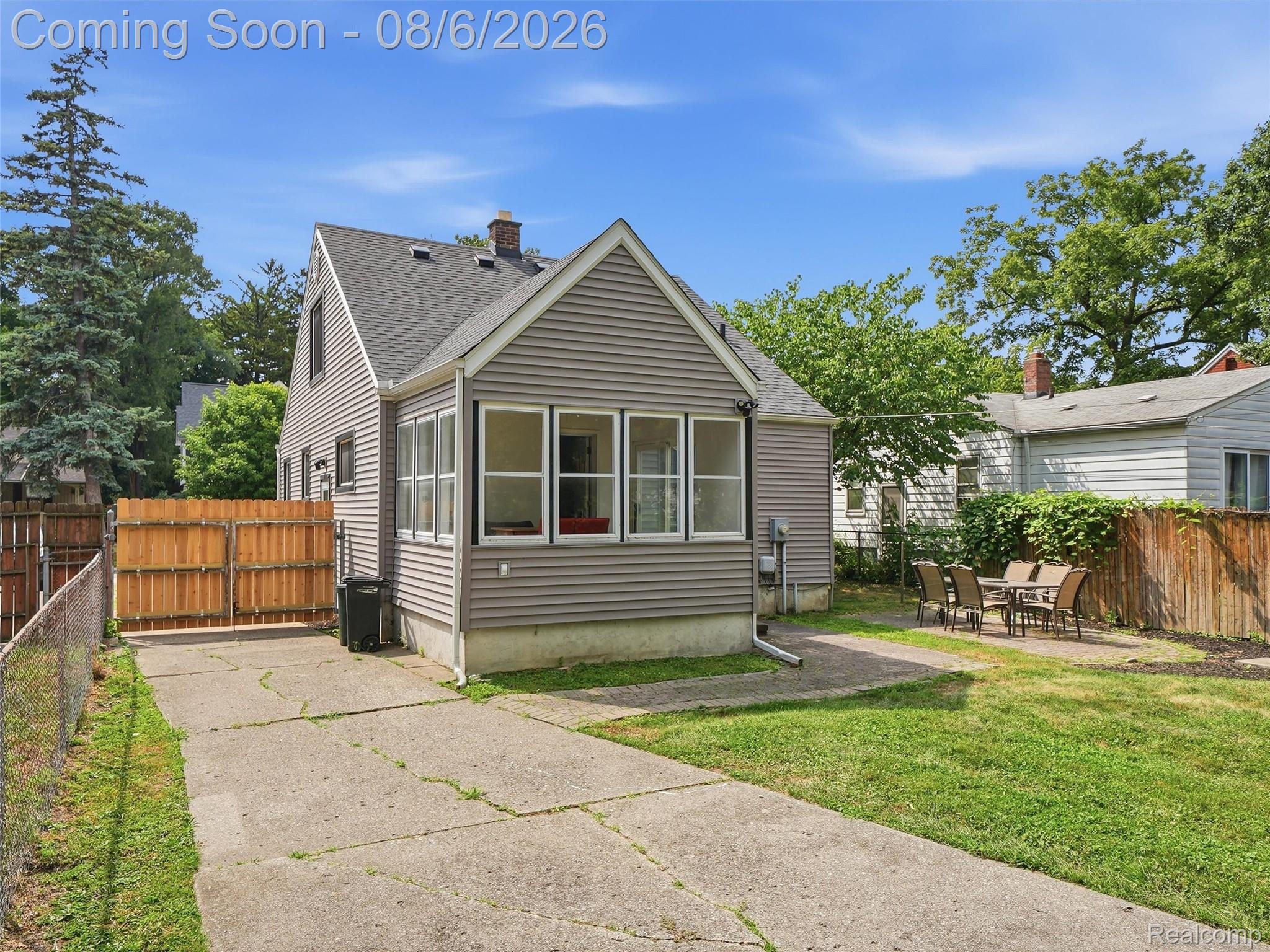 1209 Wyandotte Avenue