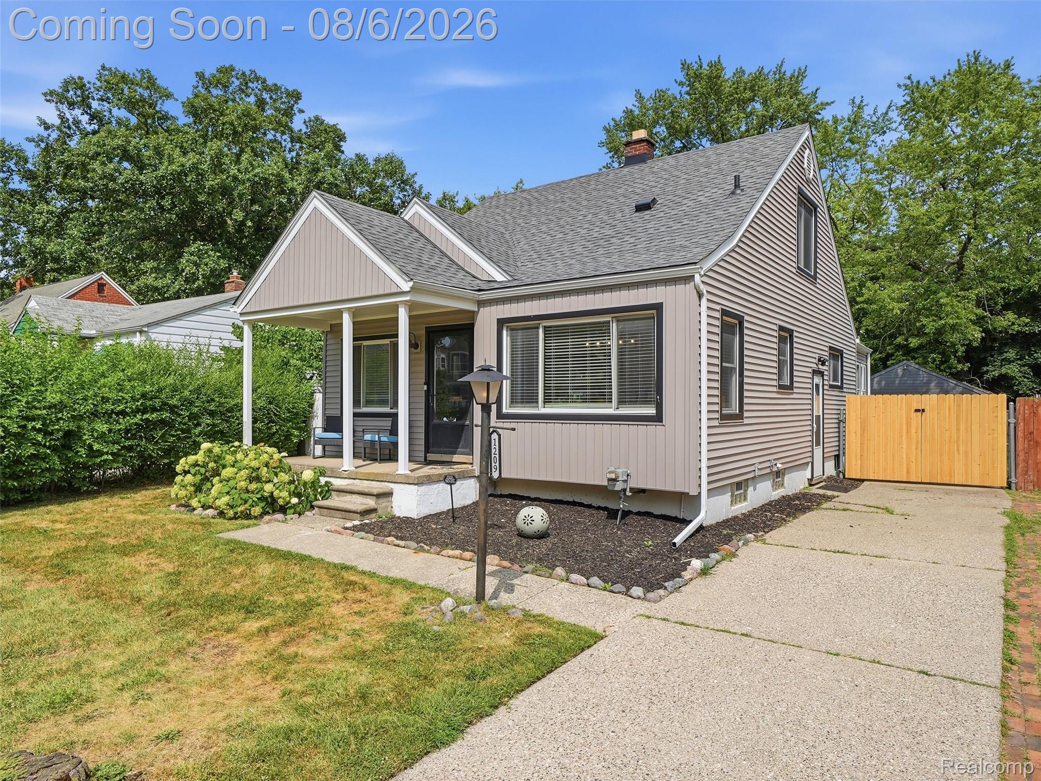 1209 Wyandotte Avenue