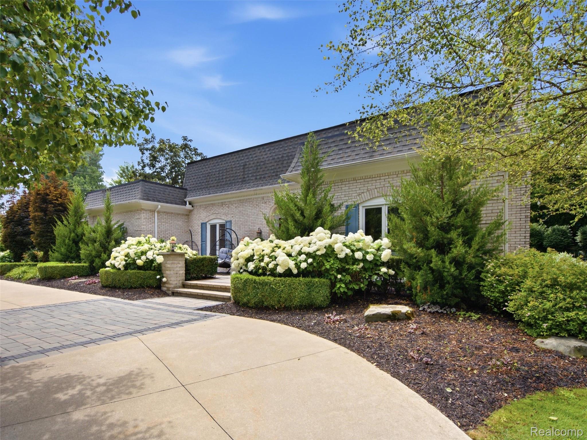 1281 Twin Maples Lane